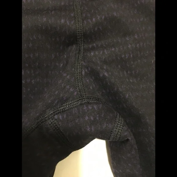 11. Lululemon Wunder Under Black Swan Sweater Print 4 - Picture 8 of 8